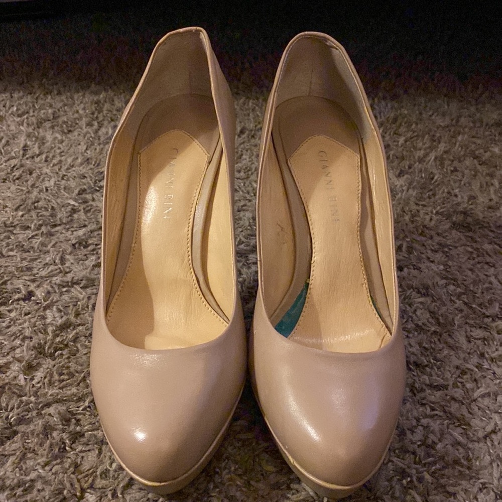 Gianni Bini beige heels, size 10 - Picture 2 of 10